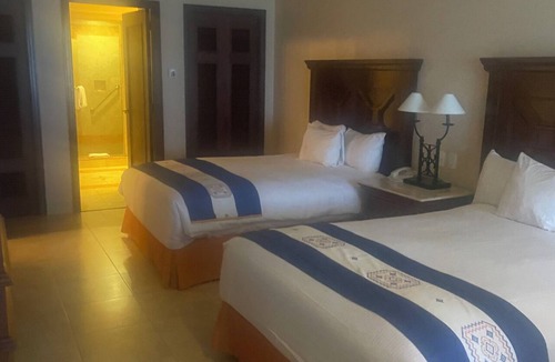 Paraiso Escondido Resort | Cabo home with 3 bedrooms, private pool, hot tub and access to great resorts.