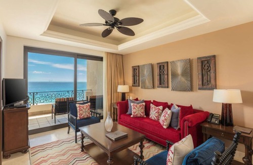 Centro Resort | Cabo Oceanfront Luxury Resort