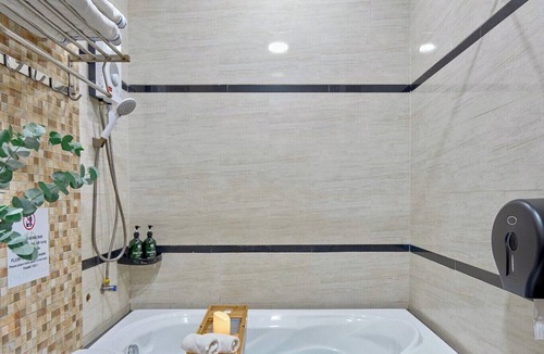 Ba Queo Hotel | Cactusland Hotel Tan Binh