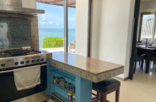 Puerto Juarez Villa | CANCUN 4BR Oceanfront La Perla Villa