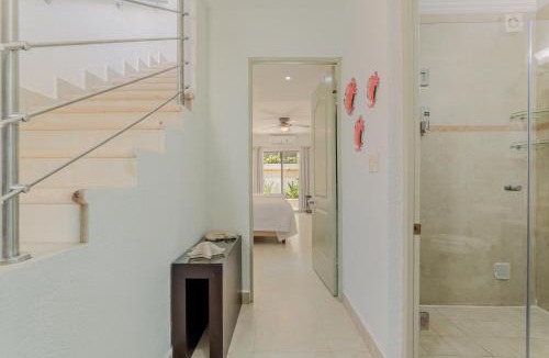 Zona Hotelera Apartment | Cancun Hotel Zone -2 BR Beachfront, Bright and Spacious