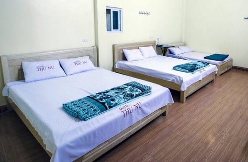 Meo Vac House | cao nguyên đá , hoa tam giác mạch
