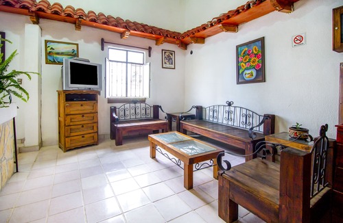 De Mexicanos Hostel | Capital O OYO Hotel Las Nubes Mercado de Dulces y Artesanías Ámbar, San Cristobal De Las Casas
