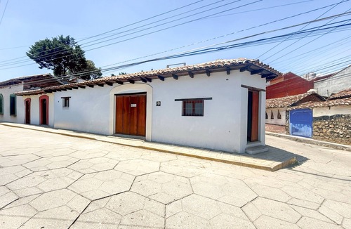 De Mexicanos House | Casa Real De Mexicanos one block from Santo Domingo!