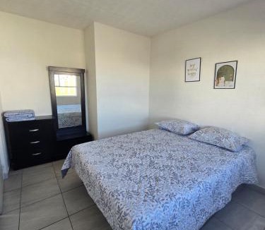 Queretaro House | Casa 3 recamaras 6 personas Facturo cerca IPQ Parque Industrial Bernardo