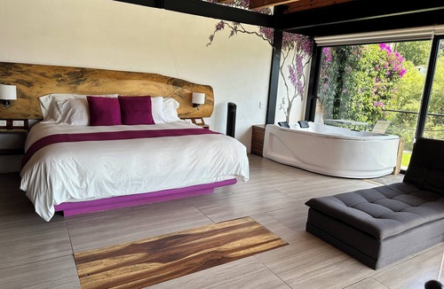Valle de Bravo House | Casa Acento