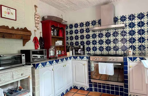 Raquet Club Cottage | Casa Aleblos: relaxation, views, and togetherness