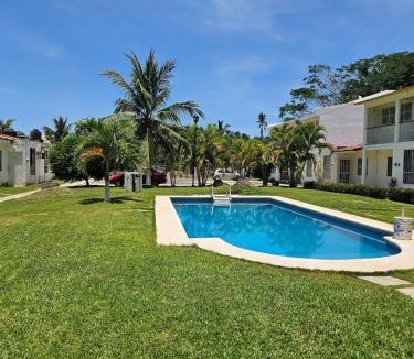 San Jose Ixtapa House | Casa Amarilla