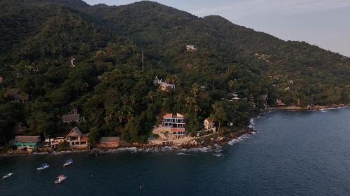 Yelapa Villa | Casa Azul, Oceanfront Estate with Rooftop Deck