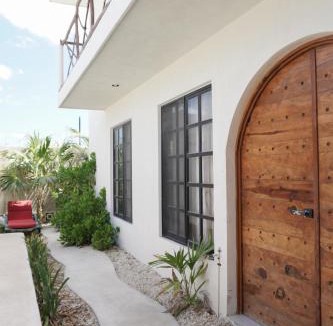 Chicxulub Puerto House | Casa Calandria