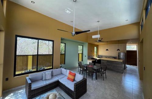 Santa Maria Tonameca House | Casa Colibrí