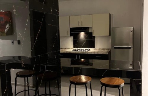 Torreon House | Casa completa, 4 dormitorios, 7 camas dobles, 4 sofá cama, 3 baños 1 en planta baja, cocina equipada, consola Arcade, asador, juguetes para niños, plancha, secadora, cafetera, etc, fraccionamiento privado, zona de vías rápidas y toallas
