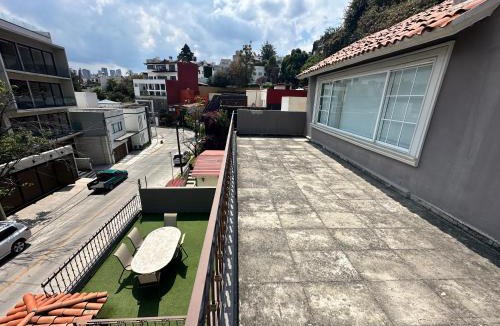 Bosques de las Lomas House | Casa de Huéspedes con Terrazas en Tecamachalco