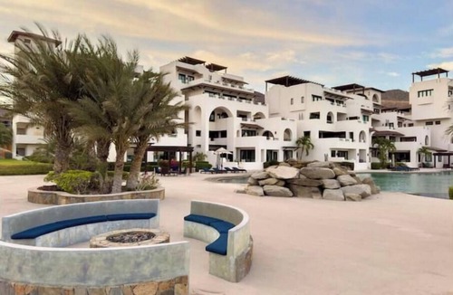 La Paz Villa | Casa de Paz : Luxury Beachfront 3BR Villa with Private Beach Access