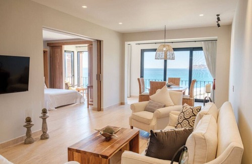San Jose del Cabo Condo | Casa Del Mar Las Olas Beachfront 2BR Penthouse