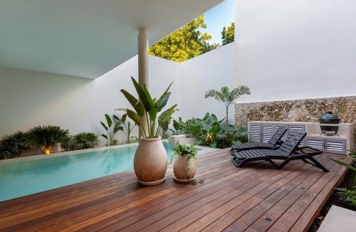 Zona Paseo Montejo House | Casa del Paseo Luxury Home in Centro Rooftop Bar & 2 Pools