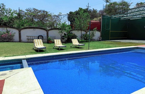 Tlaltenango House | Casa del Piloto. Accommodates 24 people, with pool, a swimming pool, a climbing wall, and much more.