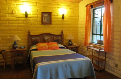 Guadalajara Bed & Breakfast | Casa del Retoño