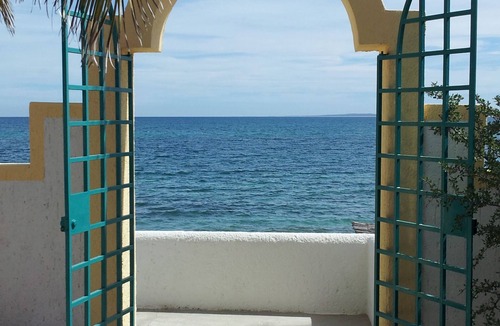 La Ventana House | Casa del Sol: Location Location! Beachfront/Walking Distance to Everything!