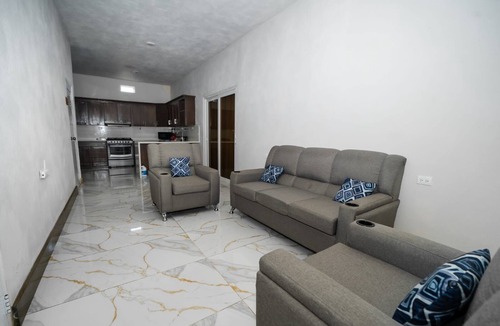Fronteras House | Casa Denver, in the heart of Rio Dulce, Terrace Rooftop BBQ, Wifi, AC