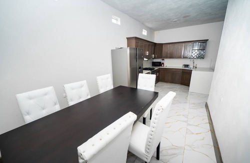 Fronteras House | Casa Denver, in the heart of Rio Dulce, Terrace Rooftop BBQ, Wifi, AC