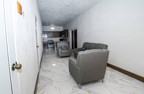 Fronteras House | Casa Denver, in the heart of Rio Dulce, Terrace Rooftop BBQ, Wifi, AC