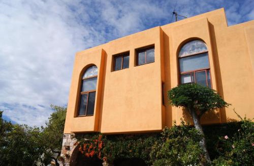 Marfil Bed & Breakfast | Casa Estela y Virgilio B&B