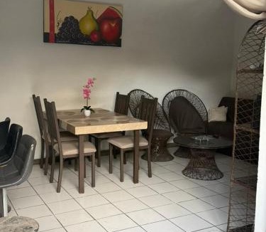 Colima House | Casa Familiar con Aire Acondicionado y Cochera