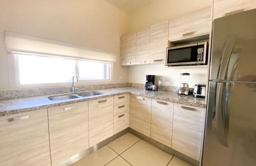 Hermosillo House | Casa Familiar con Alberca en Privada, 5 min del Aeropuerto y Consulado Americano