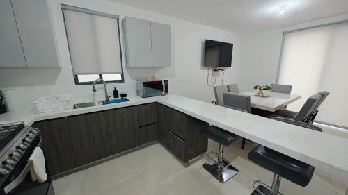 Guadalupe House | Casa Familiar de 3 habitaciones en Guadalupe BBVA FIFA