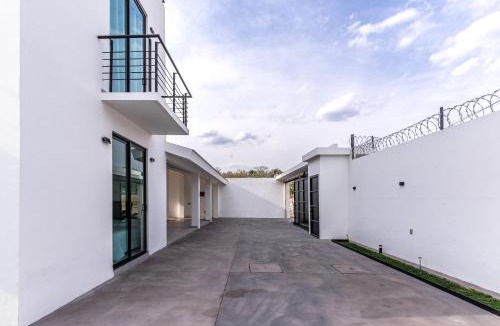 Jimenez House | Casa Francia Celebración Pool Starlink