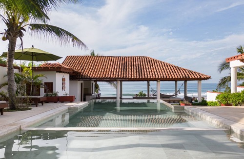 Zihuatanejo de Azueta House | Casa Frente a la Playa, Excelente Para Planes en Familia o con Amigos