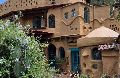 Santa Cecilia House | Casa Gaudí