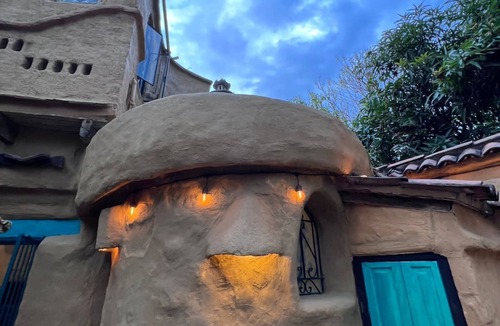 Santa Cecilia House | Casa Gaudí