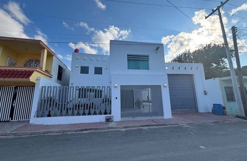 Matamoros House | Casa grande céntrica 19 huéspedes wifi 500Mbps