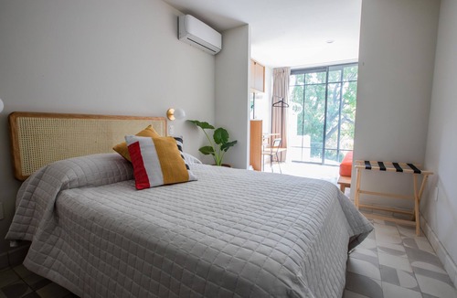 Chapalita House | Casa Ixaya by Barrio Mexico