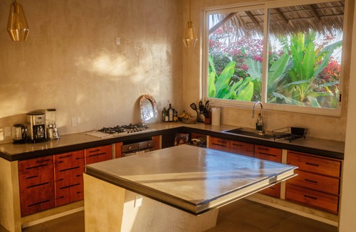 Emiliano Zapata Villa | Casa La Bomba - Luxury and Serenity atop La Punta
