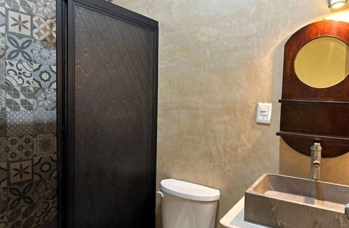 Valladolid House | Casa la roca 3, family room, A/C, wifi, with minibar and pool access