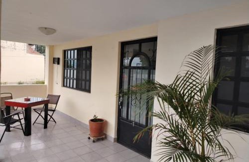 Raquet Club Hostel | Casa Lago de Luz