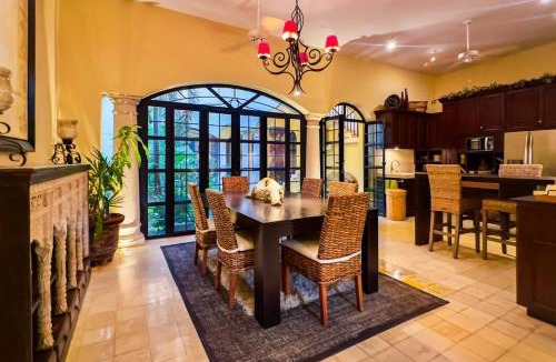 Zona Paseo Montejo House | Casa LaTIDa Jem near Paseo
