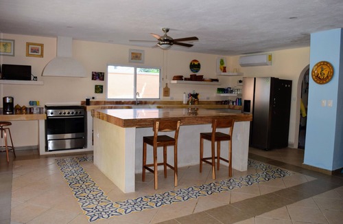 Merida House | Casa Livingston.Bellísimanopen flor plan , large pool, well maintained home
