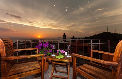 Alta Vista Villa | Casa Lorenzo, Lush Landscape, Intown, Privacy