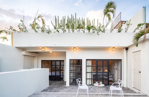 Ruta Independencia Villa | Casa Lumos - Minimalist Comfort Suites in Centro Historico
