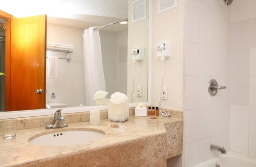 Colonia Centro Hotel | Casa Mexicana Cozumel