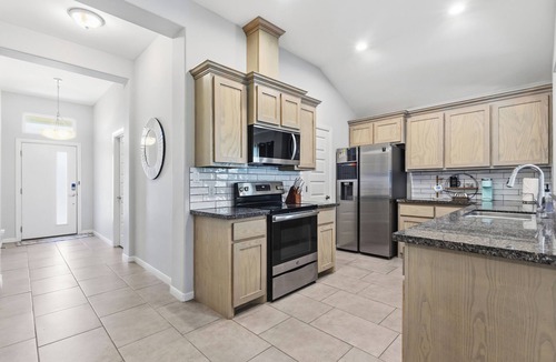Mission House | Casa SolSky Spacious 4-bedroom house with AC in charming Mission