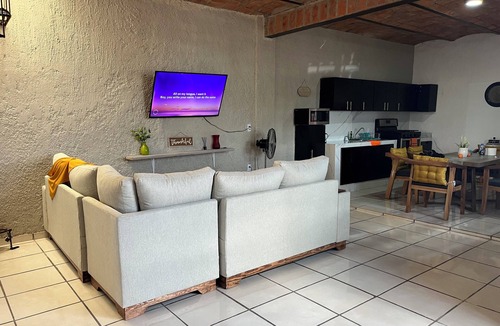 Tonala House | Casa Tonala 3 Rec. Wifi.A/c. FIFA 2026/GDL AirPort