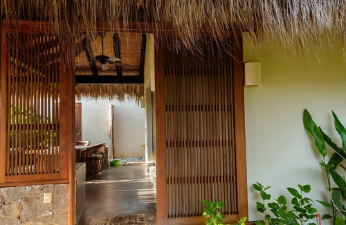 Saladita House | Casita Tabachines. Cozy studio with palapa, dipping pool, walk to the break