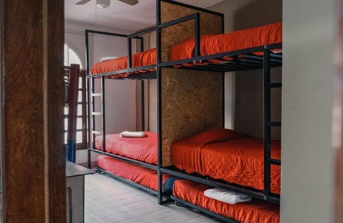 Leon Centro House | Casona Luciérnaga-Casa de Huéspedes Centro de León, Poliforum