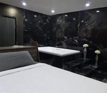 Juarez Municipality Hotel | Cataleya red
