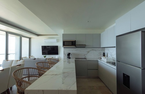 Puerto Yucalpeten Apartment | Catavento 9th floor - Luxury ocean front with panoramic balcony